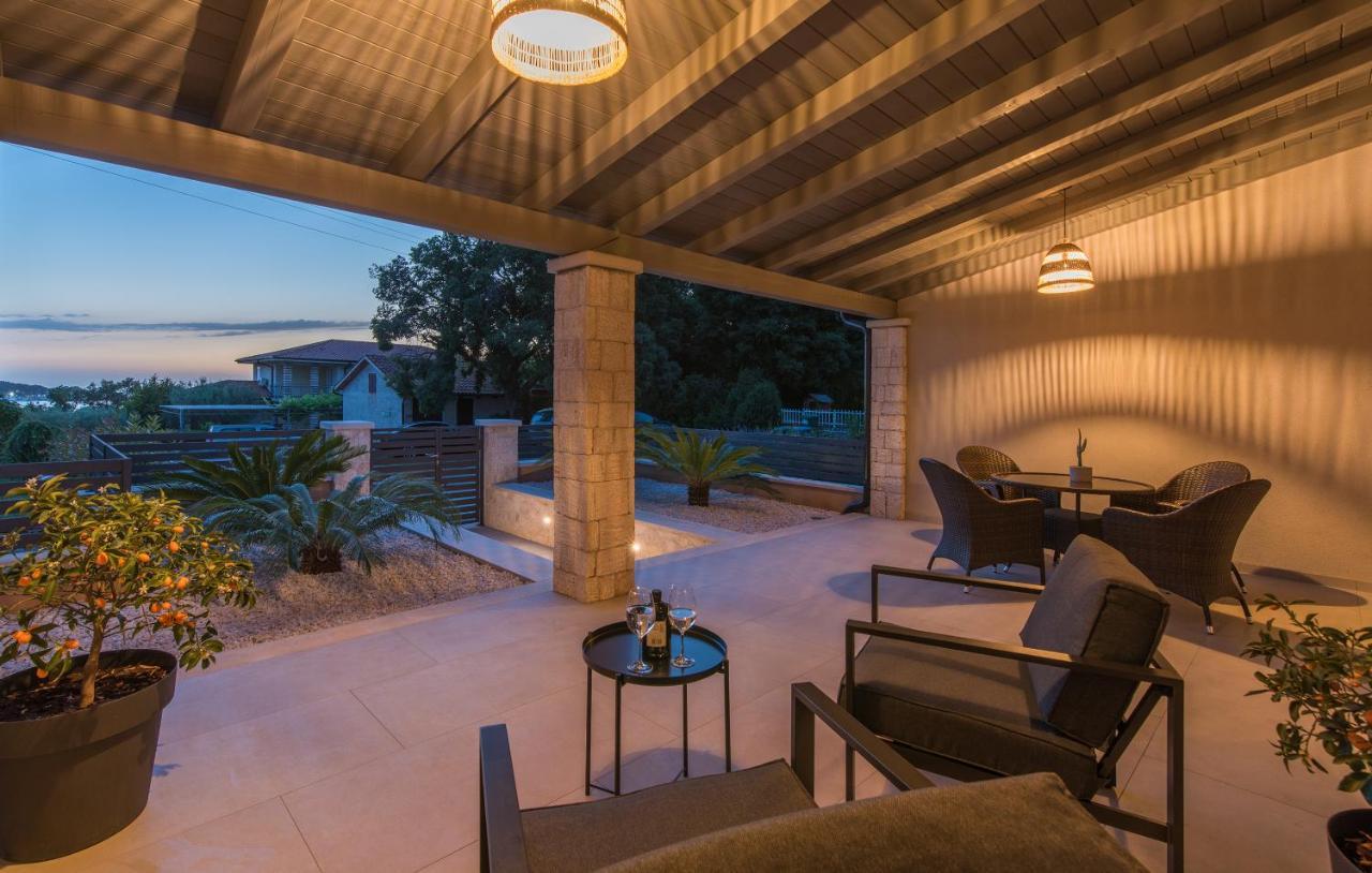 Stunning 3 Bedroom With Pool Villa Poreč
