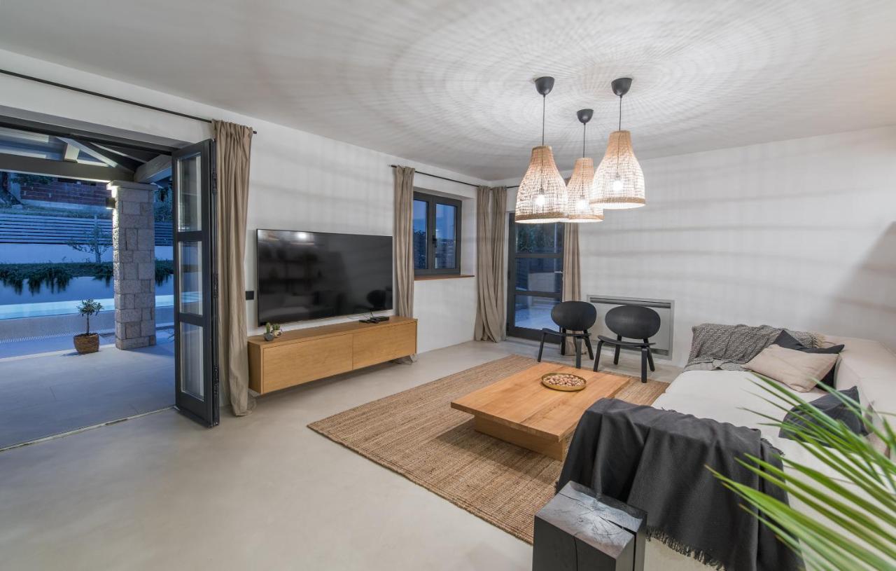 Stunning 3 Bedroom With Pool Villa
