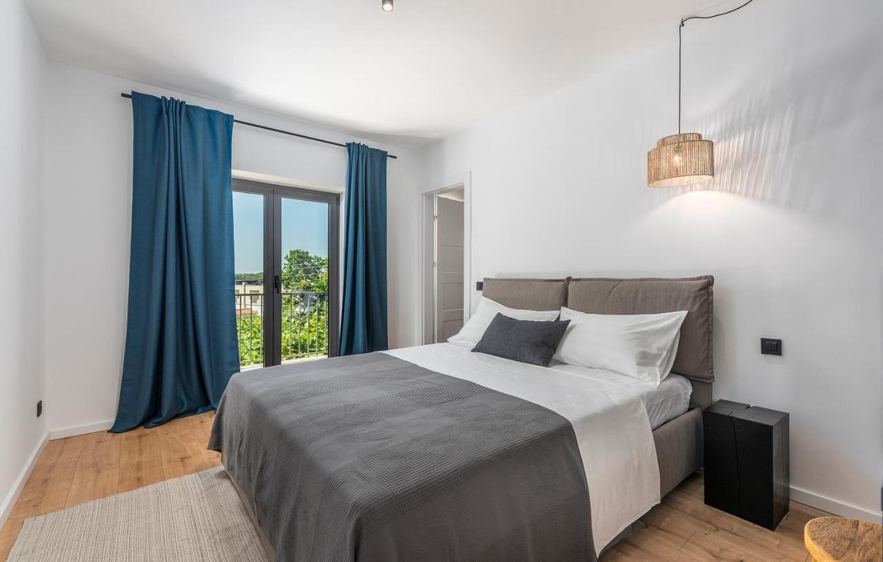 Villa Stunning 3 Bedroom With Pool Poreč