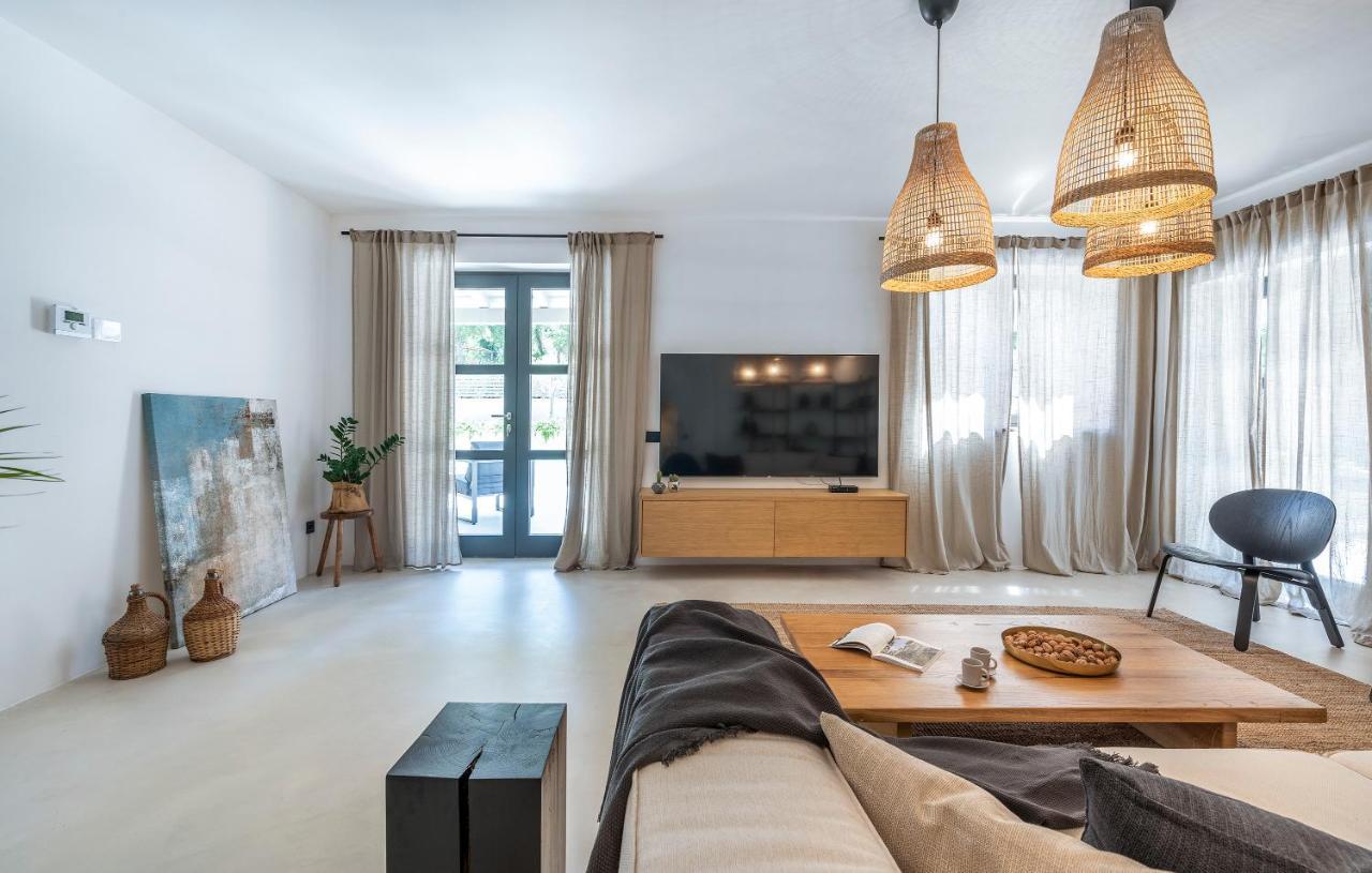 Villa Stunning 3 Bedroom With Pool Poreč