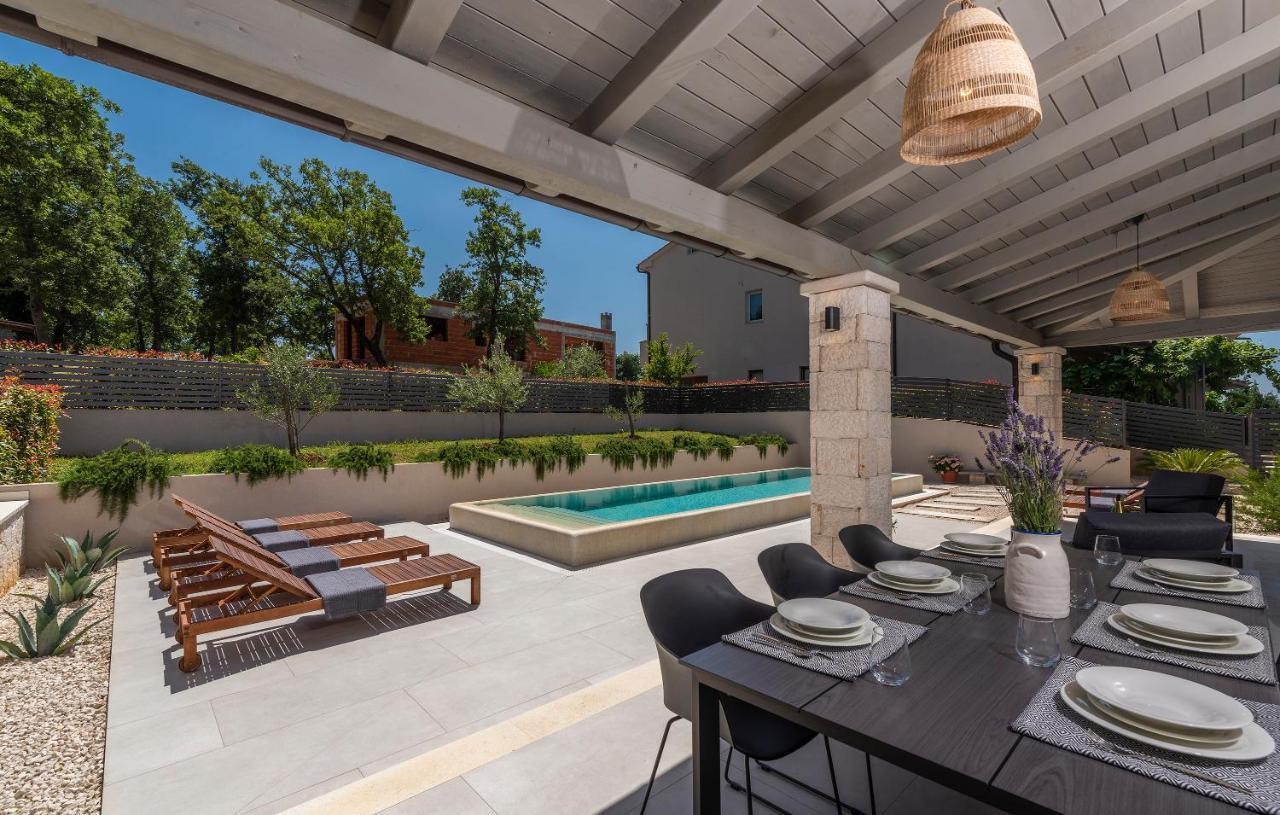 Stunning 3 Bedroom With Pool Poreč